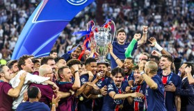 曼联后腰动荡：两大球星或离队，葡萄牙国脚成引援新目标